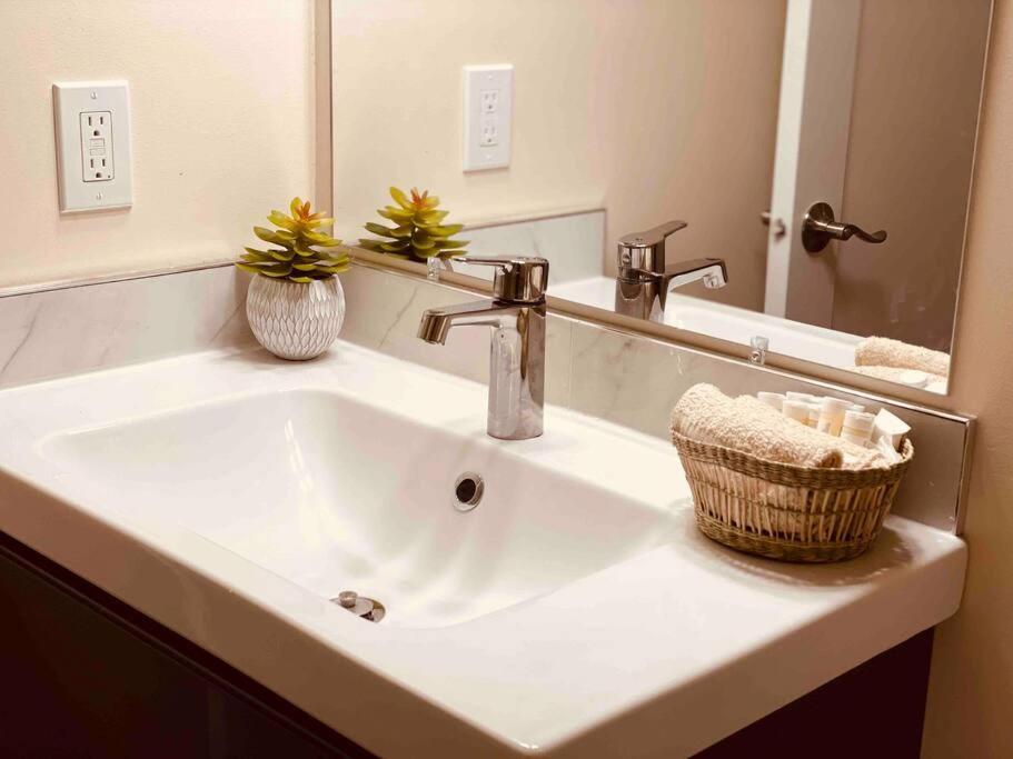 Unit #301 Mountain View 1Br In Canmore Down Town Exteriér fotografie